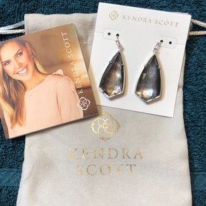 Kendra Scott Carla Earrings
